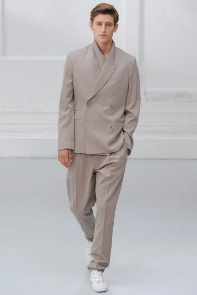 Look 25
